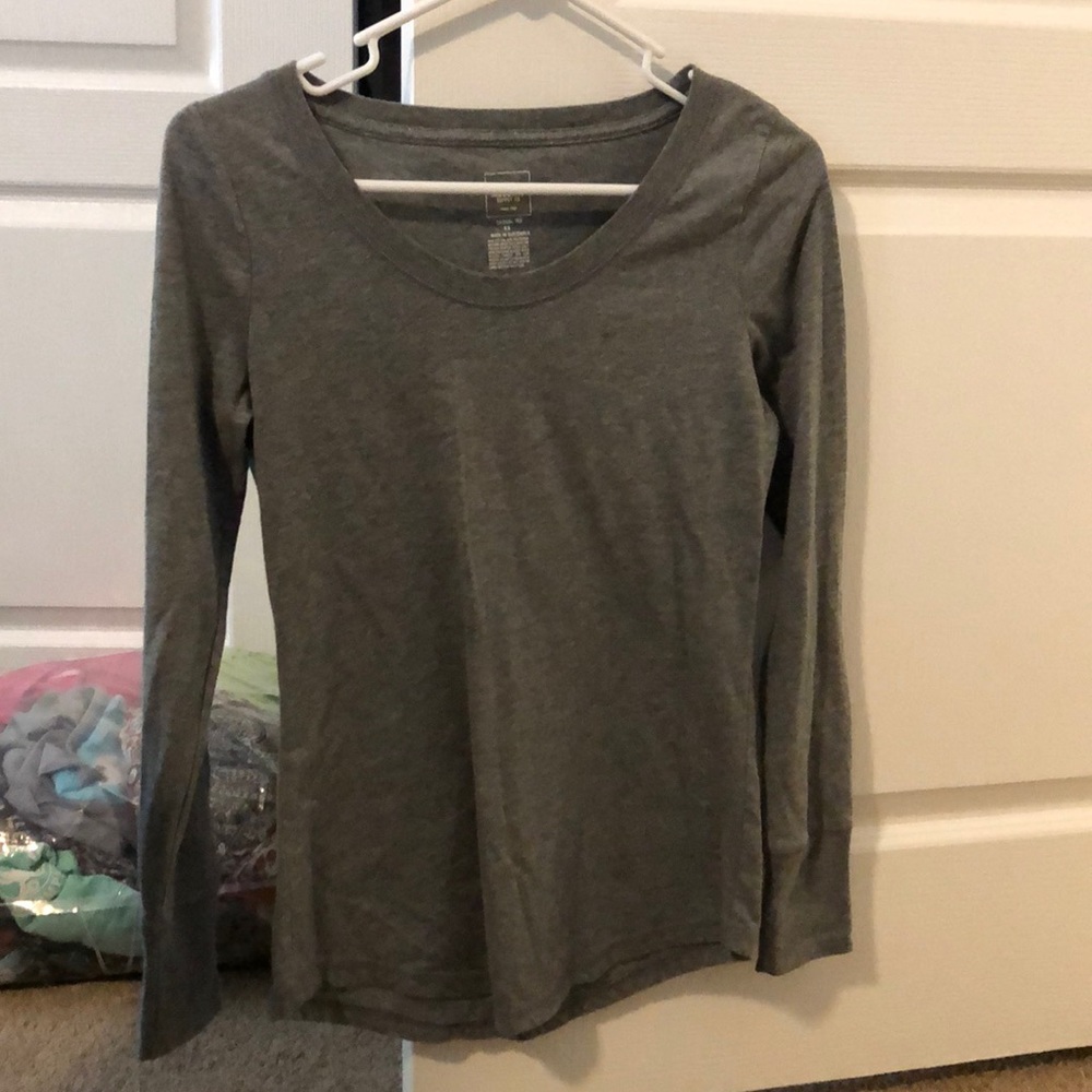 Grey long sleeve fitted t
